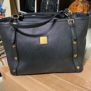 Mcm black tote bag💯💯 Authentic